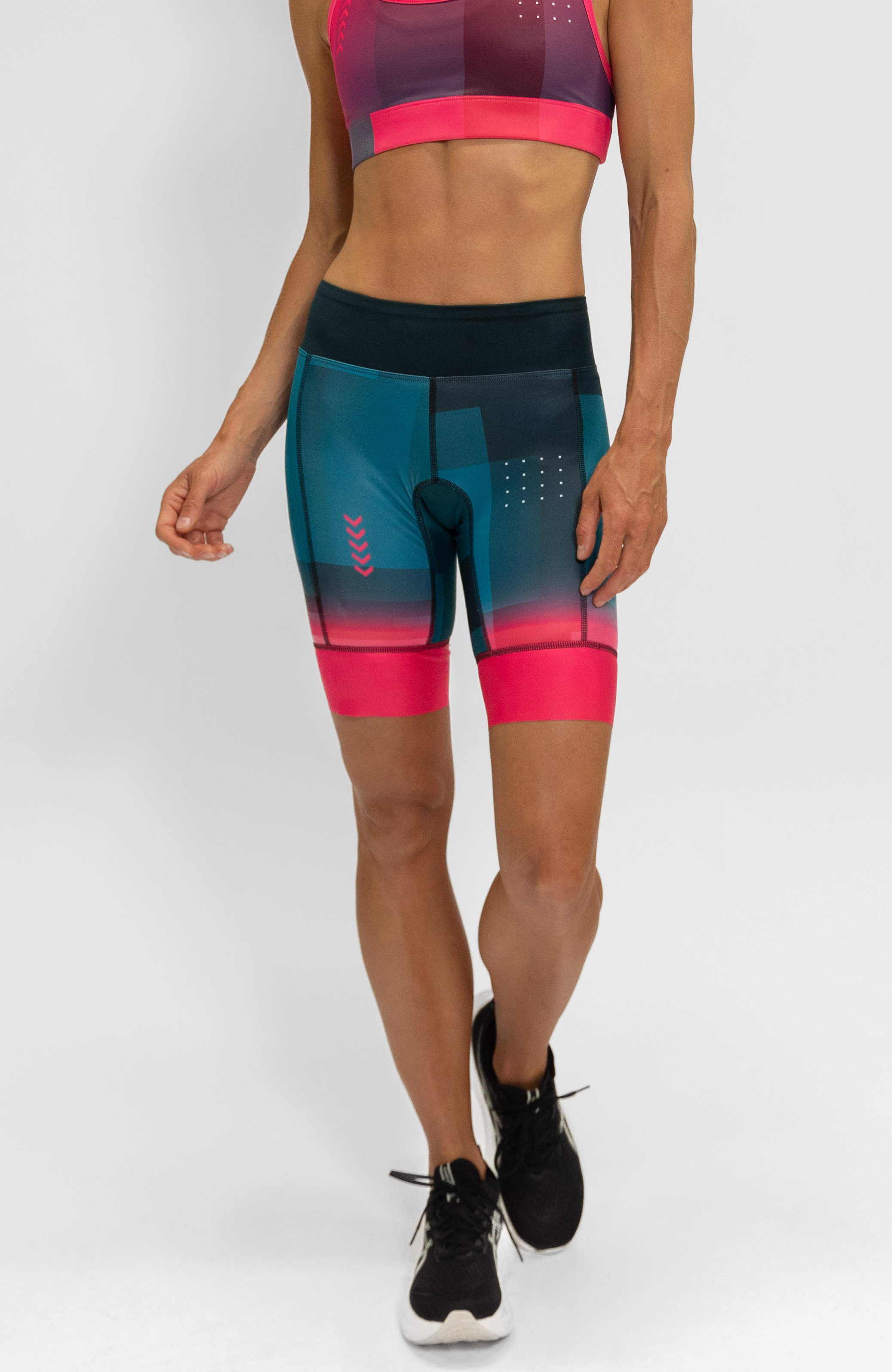 Coeur Sports 8 Inch Powerband Tri Short Women's 8" Triathlon Shorts in Bougainvillea