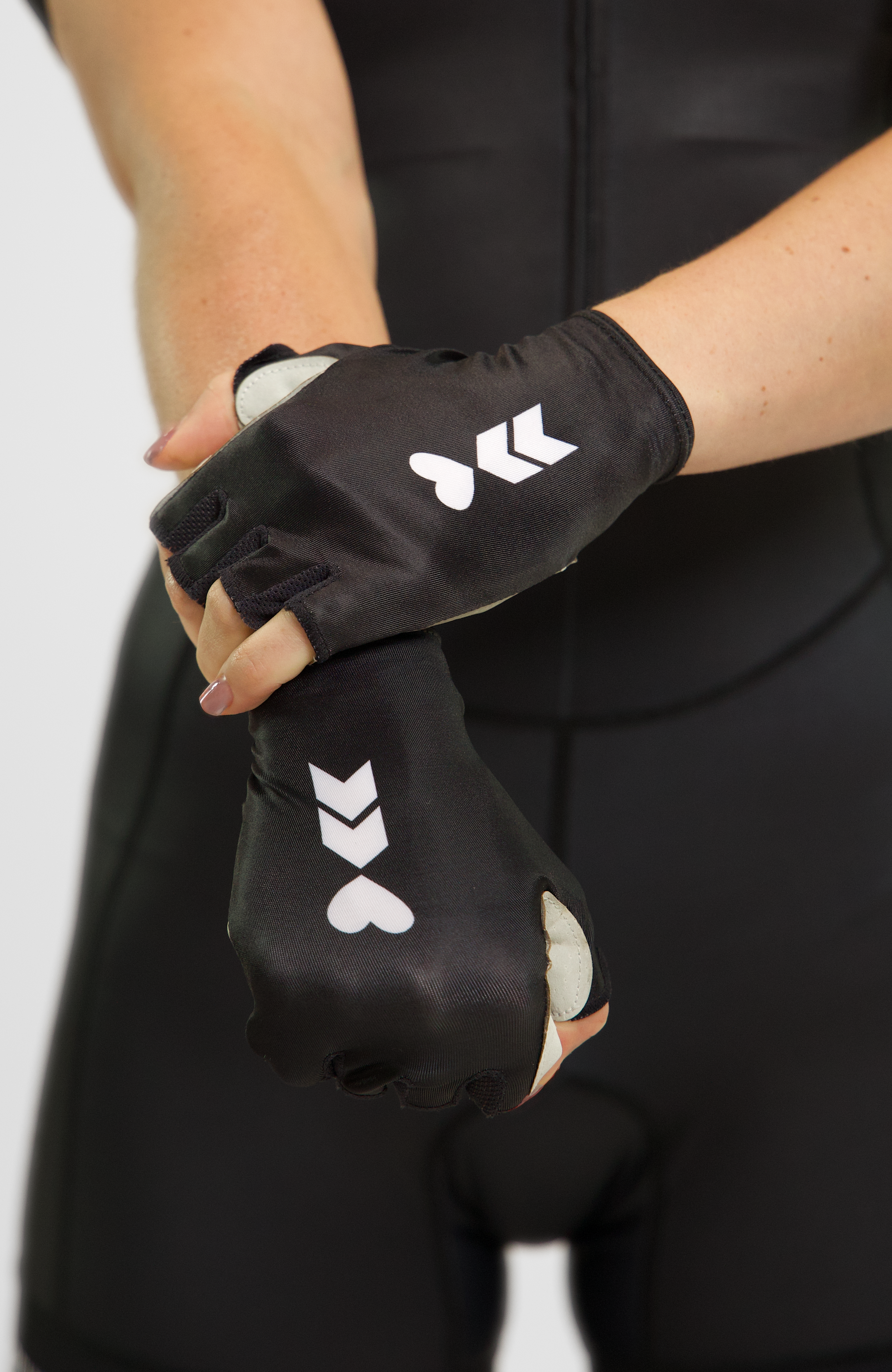 Coeur Sports Black Versa Cycling Glove