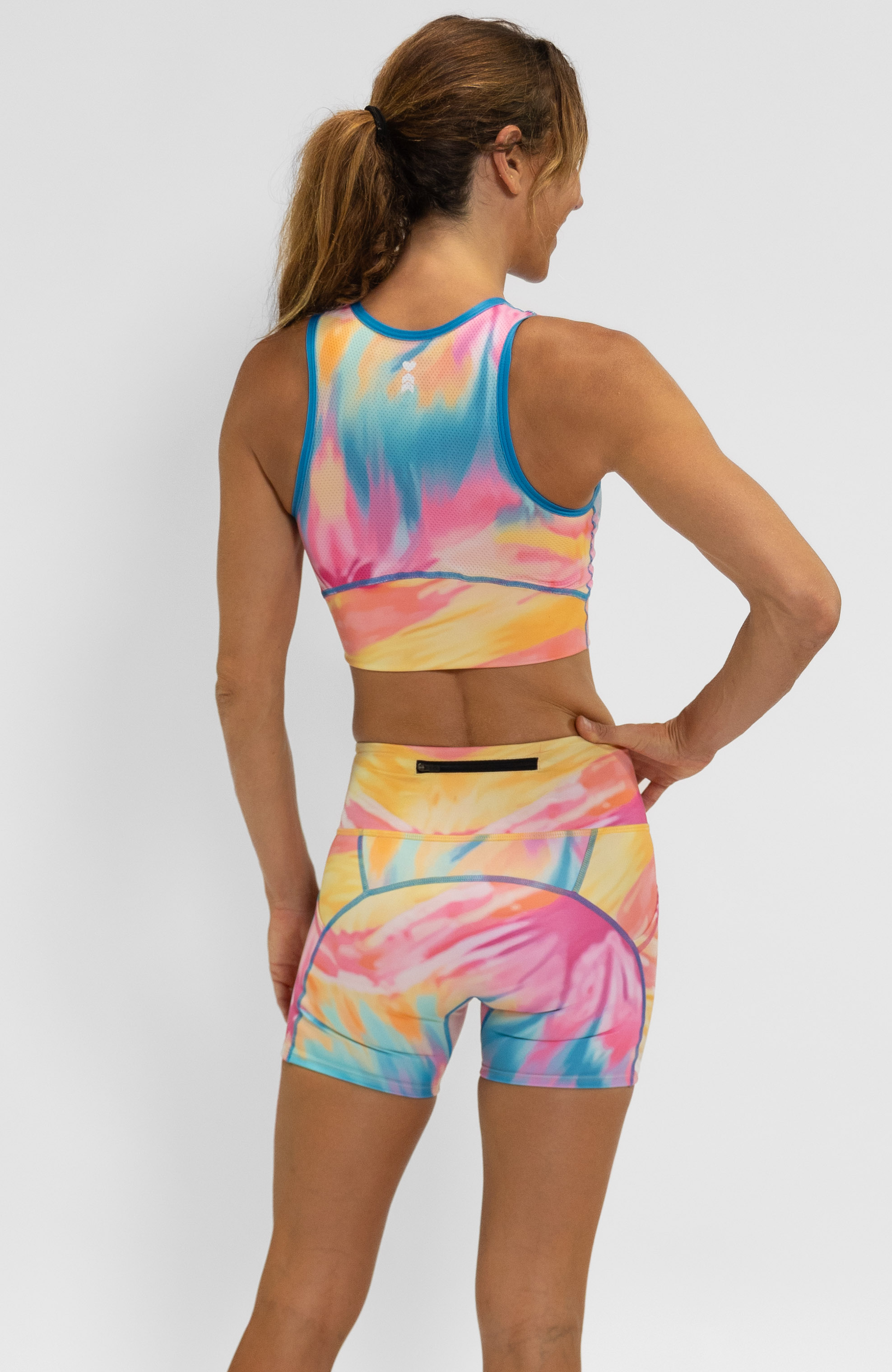 Coeur Sports Run Crop Top Running Tech Crop in Aloha